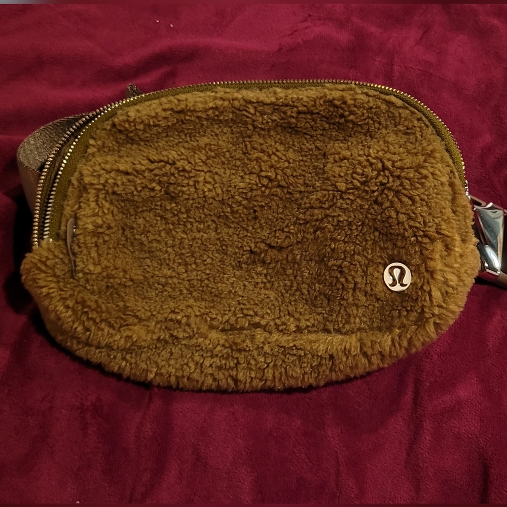 lululemon belt bag